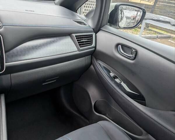 Белый Ниссан Лиф, объемом двигателя 0 л и пробегом 112 тыс. км за 12200 $, фото 14 на Automoto.ua