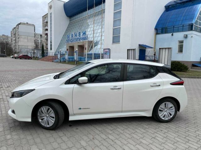 Белый Ниссан Лиф, объемом двигателя 0 л и пробегом 70 тыс. км за 12700 $, фото 2 на Automoto.ua