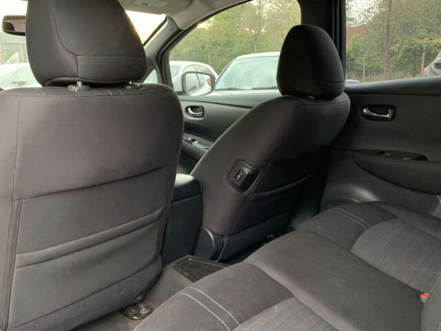 Білий Ніссан Ліф, об'ємом двигуна 40 л та пробігом 80 тис. км за 12800 $, фото 16 на Automoto.ua