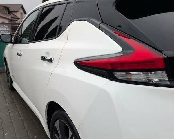 Белый Ниссан Лиф, объемом двигателя 0 л и пробегом 112 тыс. км за 12200 $, фото 2 на Automoto.ua