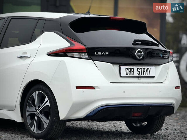 Белый Ниссан Лиф, объемом двигателя 0 л и пробегом 157 тыс. км за 11700 $, фото 16 на Automoto.ua