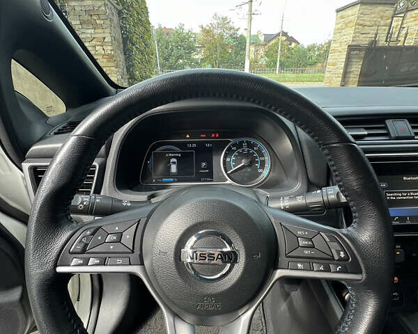 Білий Ніссан Ліф, об'ємом двигуна 0 л та пробігом 57 тис. км за 13750 $, фото 6 на Automoto.ua