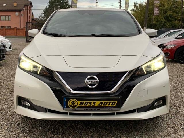 Білий Ніссан Ліф, об'ємом двигуна 40 л та пробігом 80 тис. км за 12800 $, фото 1 на Automoto.ua