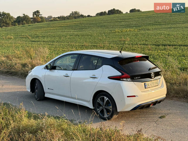 Белый Ниссан Лиф, объемом двигателя 0 л и пробегом 200 тыс. км за 12000 $, фото 3 на Automoto.ua