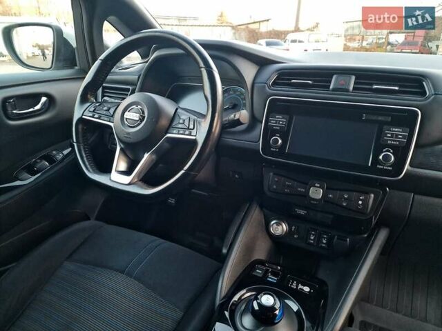 Белый Ниссан Лиф, объемом двигателя 0 л и пробегом 129 тыс. км за 10500 $, фото 6 на Automoto.ua