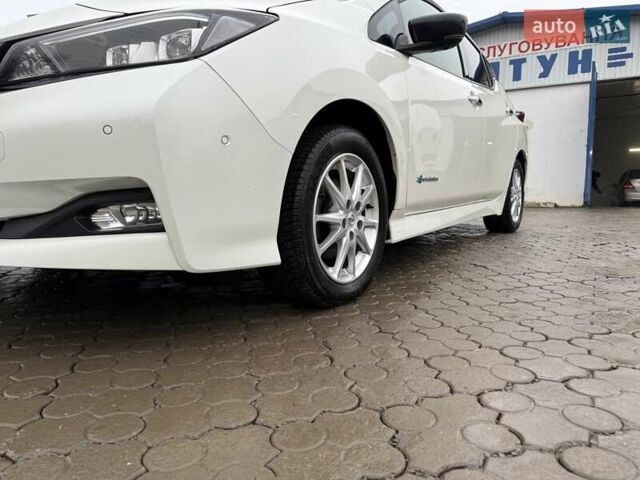 Белый Ниссан Лиф, объемом двигателя 0 л и пробегом 82 тыс. км за 13999 $, фото 55 на Automoto.ua