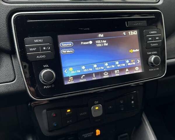 Білий Ніссан Ліф, об'ємом двигуна 0 л та пробігом 105 тис. км за 11700 $, фото 3 на Automoto.ua