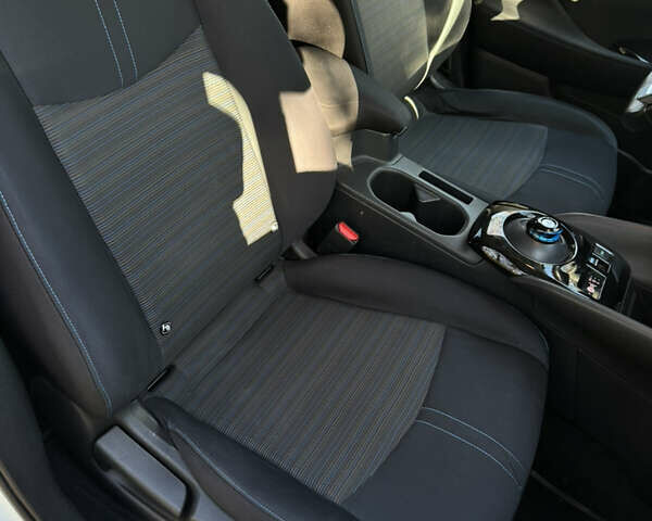 Белый Ниссан Лиф, объемом двигателя 0 л и пробегом 116 тыс. км за 11800 $, фото 62 на Automoto.ua