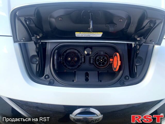 Білий Ніссан Ліф, об'ємом двигуна 0 л та пробігом 140 тис. км за 13000 $, фото 7 на Automoto.ua