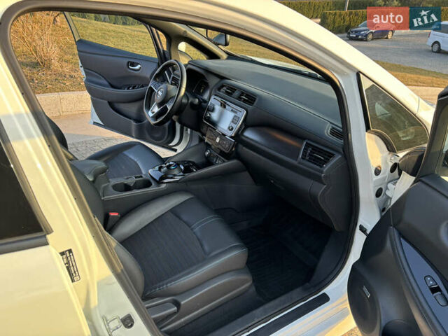 Белый Ниссан Лиф, объемом двигателя 0 л и пробегом 140 тыс. км за 13850 $, фото 14 на Automoto.ua