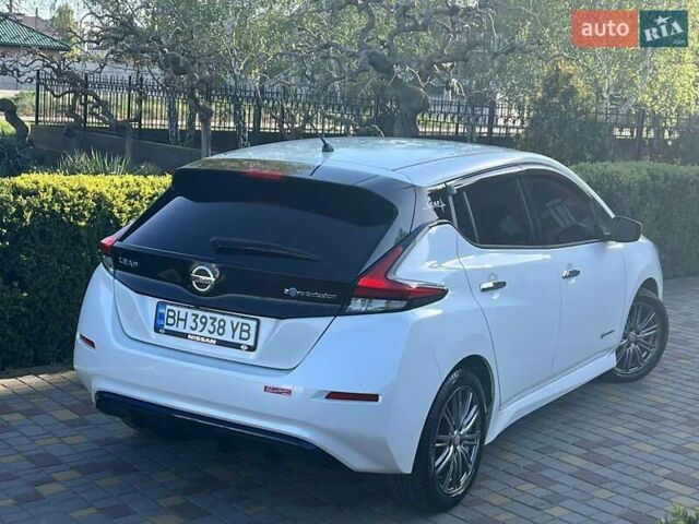 Белый Ниссан Лиф, объемом двигателя 0 л и пробегом 77 тыс. км за 12500 $, фото 8 на Automoto.ua