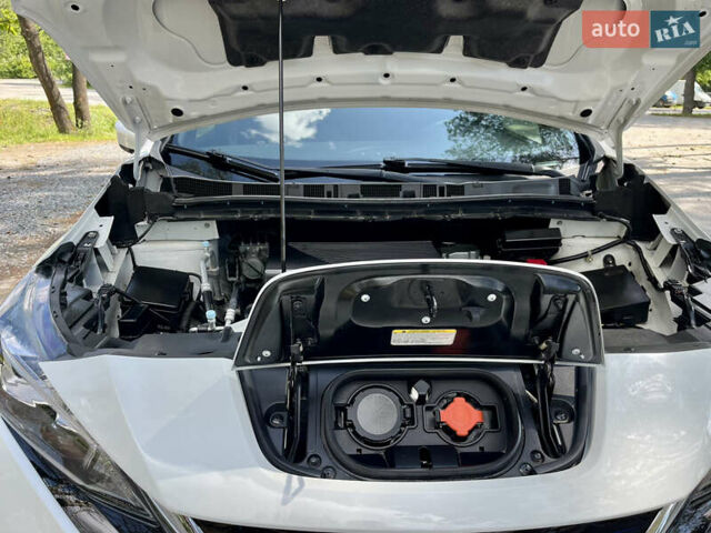 Білий Ніссан Ліф, об'ємом двигуна 0 л та пробігом 22 тис. км за 15000 $, фото 42 на Automoto.ua