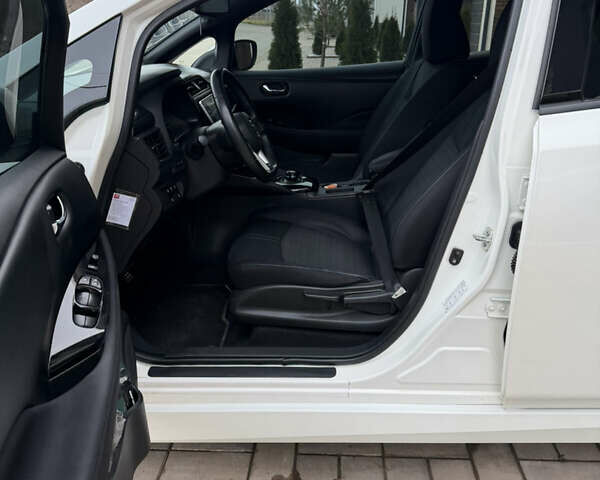 Білий Ніссан Ліф, об'ємом двигуна 0 л та пробігом 105 тис. км за 15100 $, фото 11 на Automoto.ua