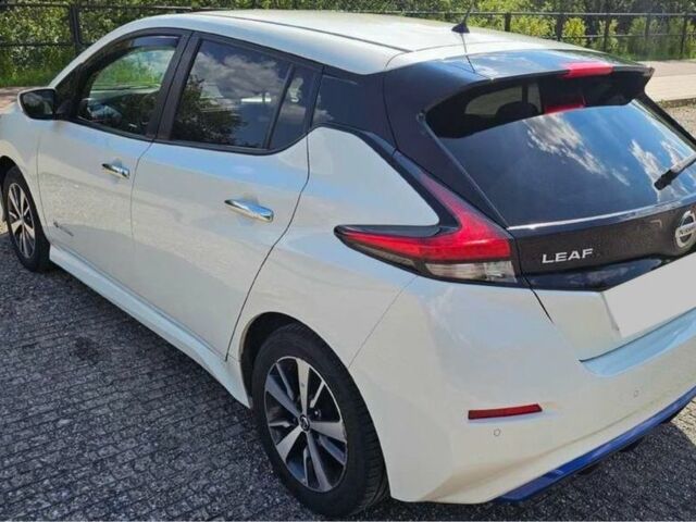 Белый Ниссан Лиф, объемом двигателя 0 л и пробегом 113 тыс. км за 7700 $, фото 4 на Automoto.ua