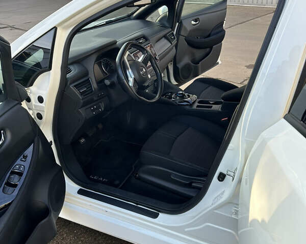 Белый Ниссан Лиф, объемом двигателя 0 л и пробегом 19 тыс. км за 16100 $, фото 20 на Automoto.ua