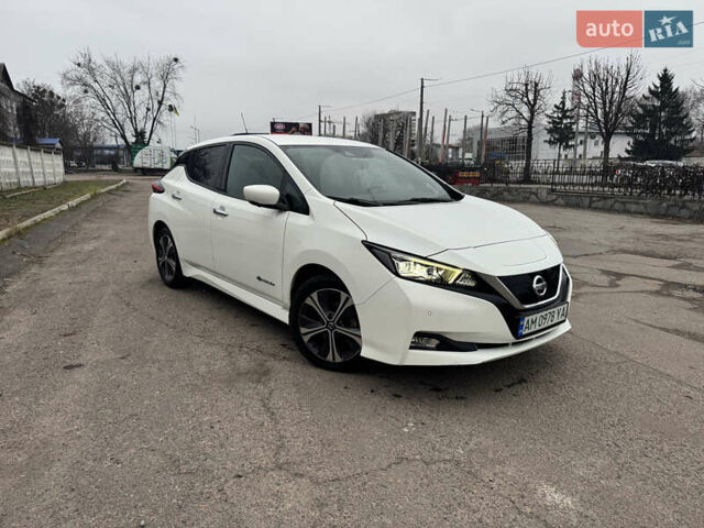 Белый Ниссан Лиф, объемом двигателя 0 л и пробегом 65 тыс. км за 13200 $, фото 5 на Automoto.ua