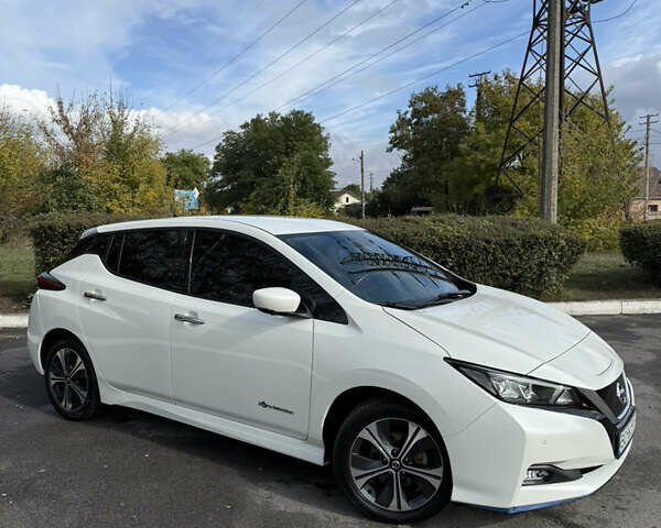 Белый Ниссан Лиф, объемом двигателя 0 л и пробегом 149 тыс. км за 15500 $, фото 5 на Automoto.ua