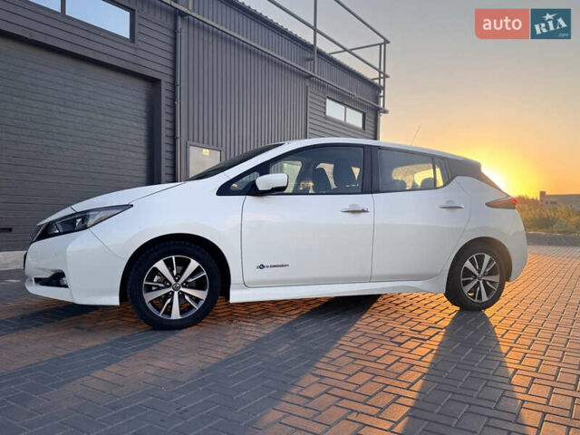 Белый Ниссан Лиф, объемом двигателя 0 л и пробегом 69 тыс. км за 13900 $, фото 5 на Automoto.ua