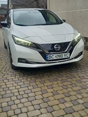 Белый Ниссан Лиф, объемом двигателя 0 л и пробегом 113 тыс. км за 14800 $, фото 4 на Automoto.ua