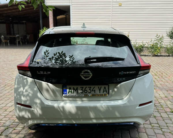 Белый Ниссан Лиф, объемом двигателя 0 л и пробегом 96 тыс. км за 14000 $, фото 3 на Automoto.ua