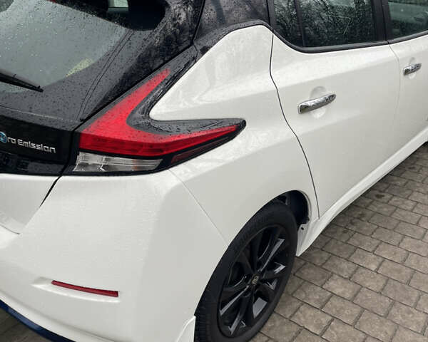 Белый Ниссан Лиф, объемом двигателя 0 л и пробегом 122 тыс. км за 11700 $, фото 2 на Automoto.ua