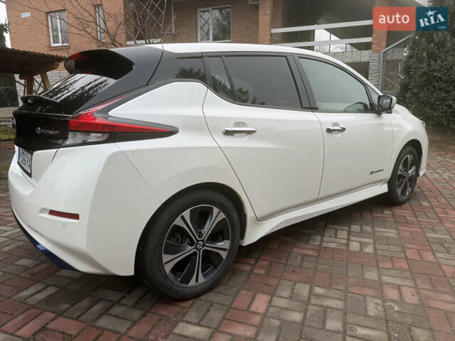 Белый Ниссан Лиф, объемом двигателя 0 л и пробегом 119 тыс. км за 14700 $, фото 4 на Automoto.ua