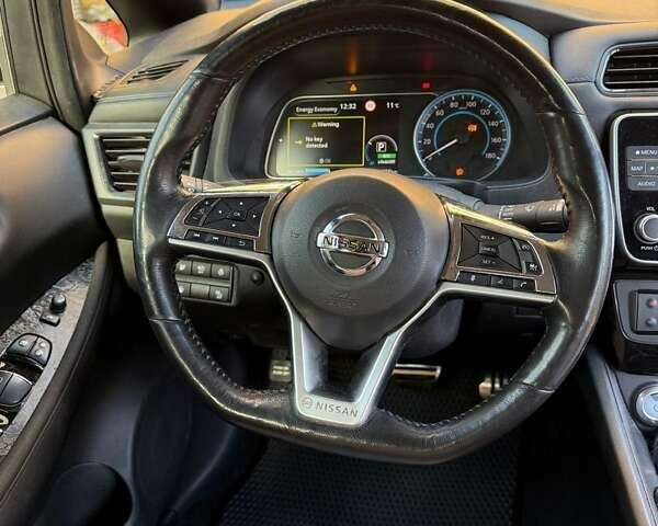 Білий Ніссан Ліф, об'ємом двигуна 0 л та пробігом 118 тис. км за 15000 $, фото 27 на Automoto.ua