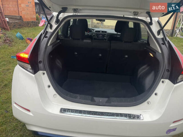 Белый Ниссан Лиф, объемом двигателя 0 л и пробегом 135 тыс. км за 12700 $, фото 10 на Automoto.ua