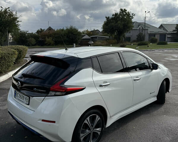 Белый Ниссан Лиф, объемом двигателя 0 л и пробегом 149 тыс. км за 15500 $, фото 10 на Automoto.ua