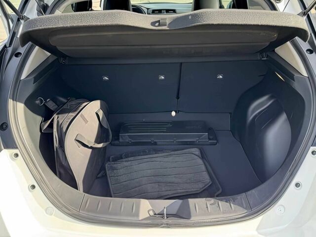 Белый Ниссан Лиф, объемом двигателя 0 л и пробегом 49 тыс. км за 9500 $, фото 13 на Automoto.ua