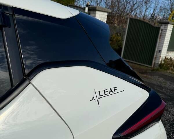 Білий Ніссан Ліф, об'ємом двигуна 0 л та пробігом 118 тис. км за 15000 $, фото 5 на Automoto.ua