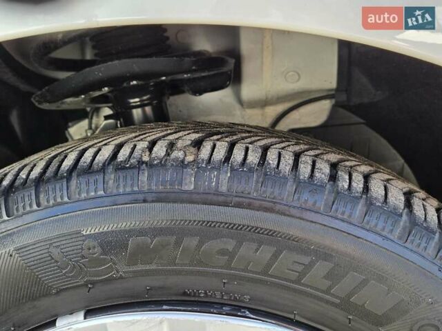 Білий Ніссан Ліф, об'ємом двигуна 0 л та пробігом 15 тис. км за 13400 $, фото 45 на Automoto.ua