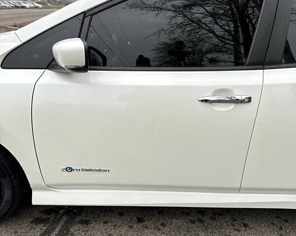 Белый Ниссан Лиф, объемом двигателя 0 л и пробегом 58 тыс. км за 13500 $, фото 17 на Automoto.ua