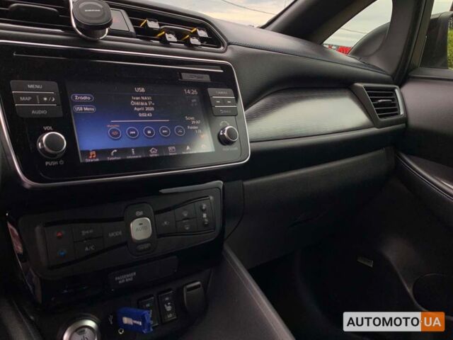 Белый Ниссан Лиф, объемом двигателя 40 л и пробегом 42 тыс. км за 19200 $, фото 11 на Automoto.ua