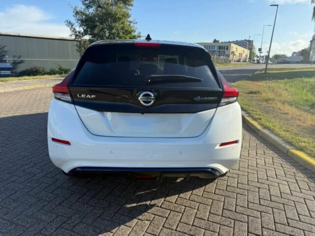 Белый Ниссан Лиф, объемом двигателя 0 л и пробегом 34 тыс. км за 8000 $, фото 4 на Automoto.ua