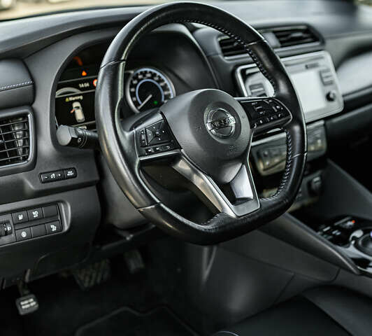 Белый Ниссан Лиф, объемом двигателя 0 л и пробегом 49 тыс. км за 13750 $, фото 16 на Automoto.ua