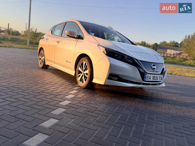 Белый Ниссан Лиф, объемом двигателя 0 л и пробегом 69 тыс. км за 13900 $, фото 3 на Automoto.ua