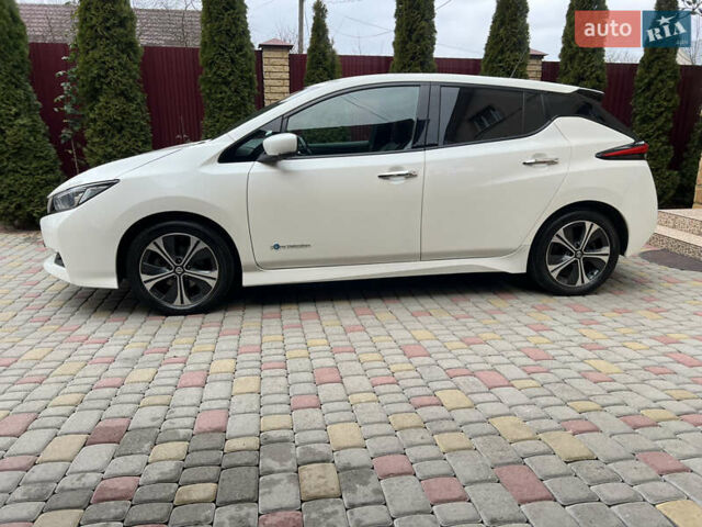 Белый Ниссан Лиф, объемом двигателя 0 л и пробегом 133 тыс. км за 12250 $, фото 3 на Automoto.ua