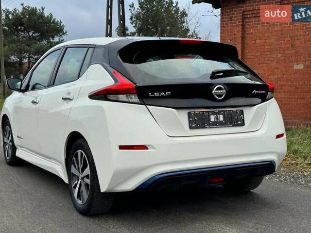 Білий Ніссан Ліф, об'ємом двигуна 0 л та пробігом 90 тис. км за 11700 $, фото 2 на Automoto.ua