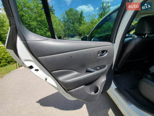 Білий Ніссан Ліф, об'ємом двигуна 0 л та пробігом 38 тис. км за 18300 $, фото 19 на Automoto.ua