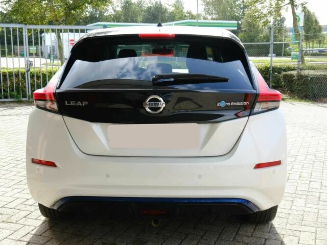 Белый Ниссан Лиф, объемом двигателя 0 л и пробегом 44 тыс. км за 3900 $, фото 4 на Automoto.ua