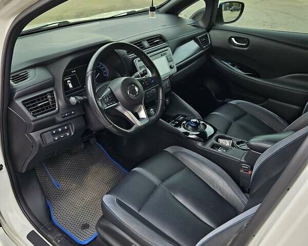 Белый Ниссан Лиф, объемом двигателя 0 л и пробегом 51 тыс. км за 14150 $, фото 7 на Automoto.ua