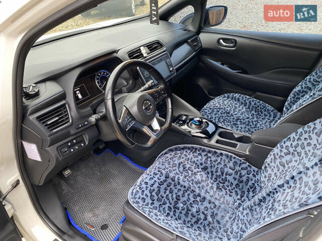 Белый Ниссан Лиф, объемом двигателя 0 л и пробегом 132 тыс. км за 11550 $, фото 7 на Automoto.ua