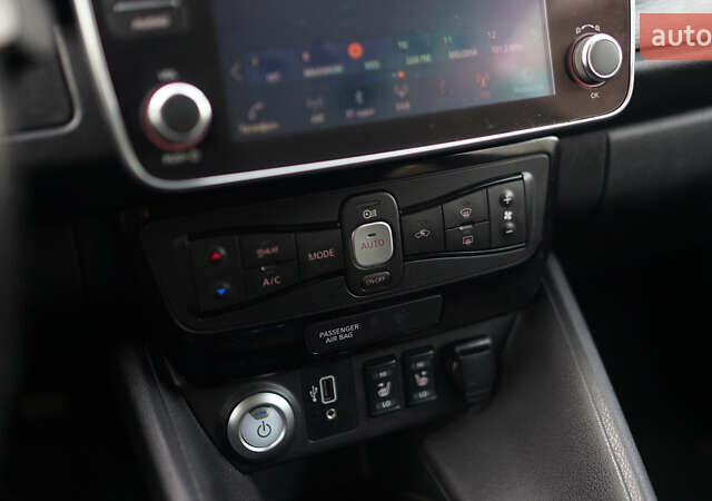 Белый Ниссан Лиф, объемом двигателя 0 л и пробегом 106 тыс. км за 16500 $, фото 23 на Automoto.ua