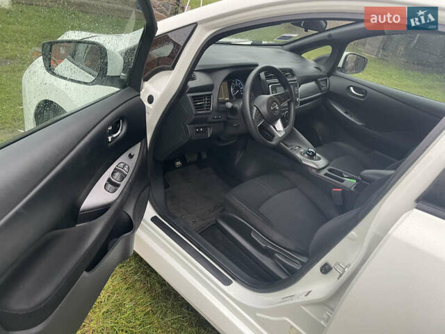 Белый Ниссан Лиф, объемом двигателя 0 л и пробегом 135 тыс. км за 12700 $, фото 13 на Automoto.ua