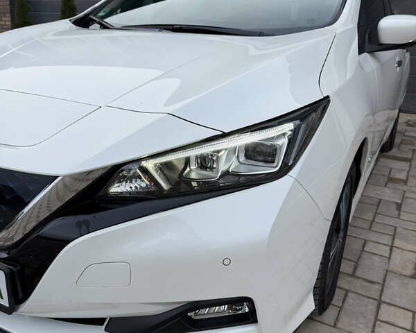 Білий Ніссан Ліф, об'ємом двигуна 0 л та пробігом 105 тис. км за 15100 $, фото 1 на Automoto.ua
