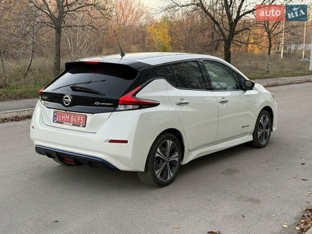 Белый Ниссан Лиф, объемом двигателя 0 л и пробегом 97 тыс. км за 12999 $, фото 2 на Automoto.ua