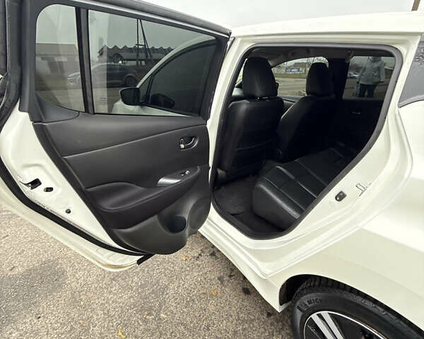 Белый Ниссан Лиф, объемом двигателя 0 л и пробегом 58 тыс. км за 13500 $, фото 29 на Automoto.ua