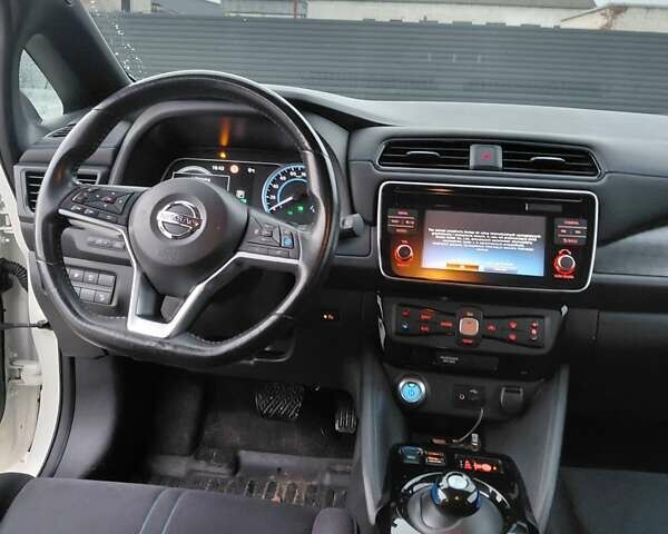 Белый Ниссан Лиф, объемом двигателя 0 л и пробегом 200 тыс. км за 10800 $, фото 9 на Automoto.ua