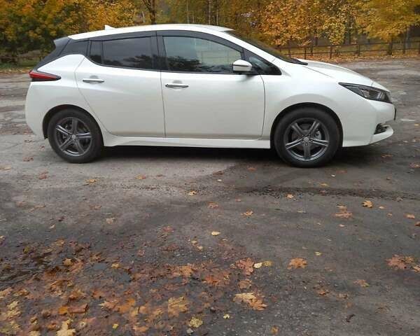 Білий Ніссан Ліф, об'ємом двигуна 0 л та пробігом 47 тис. км за 13700 $, фото 2 на Automoto.ua